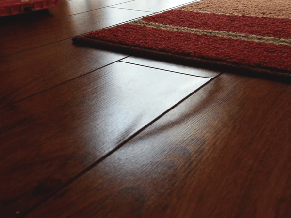 Sàn gỗ bị phồng rộp ở mức độ nhẹ